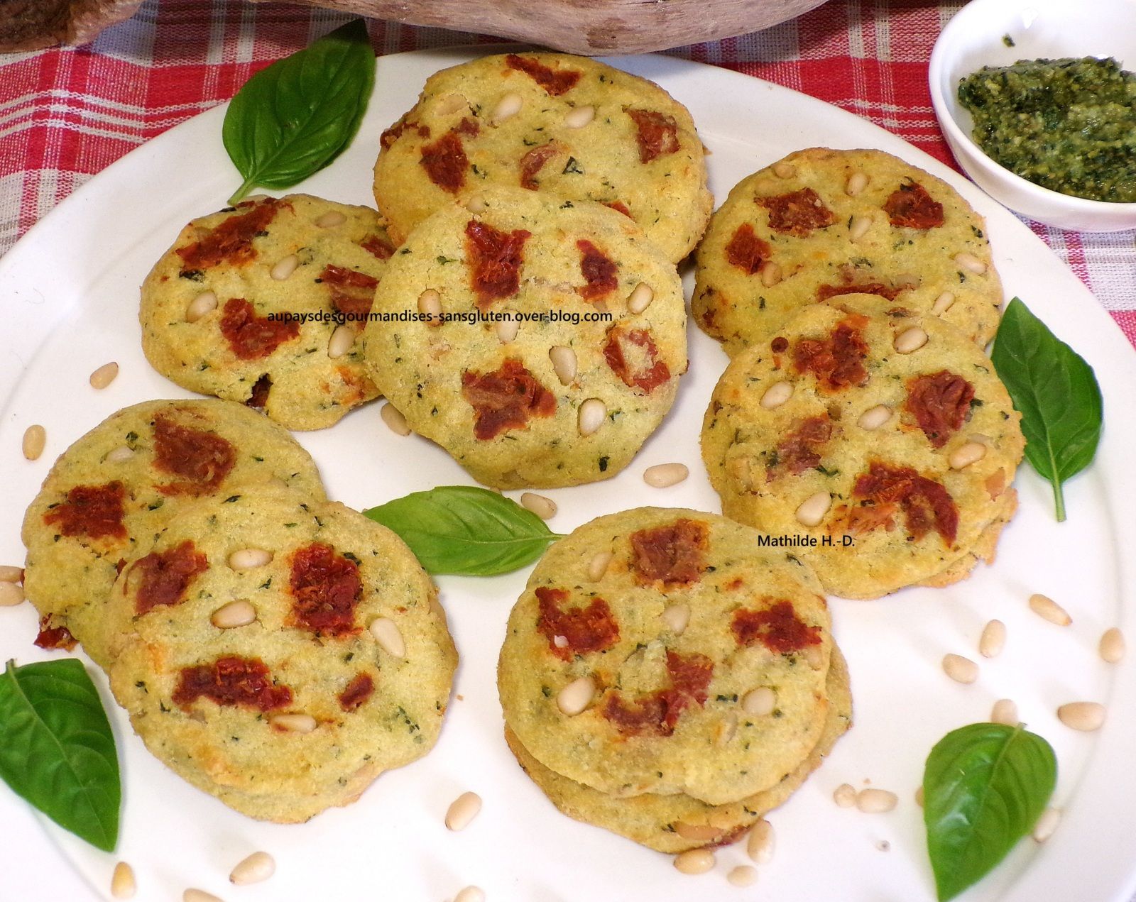Cookies salés au pesto, tomates séchées et pignons de pin