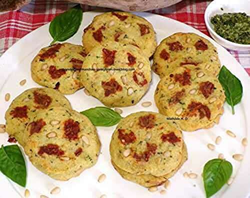 Cookies salés au pesto, tomates séchées et pignons de pin