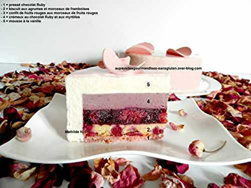 ESTELLA d'après Cécile Moritel : pressé chocolat Ruby, biscuit agrumes framboises, confit fruits rouges, crémeux Ruby et myrtilles, mousse vanille