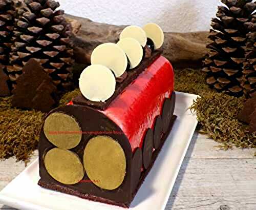 Forêt Noire 80 : pâte sablée cacao, biscuit cacao sans farine imbibé d'un sirop au kirsch, compotée de griottes et griottes entières, mousse chocolat blanc, pointes de mousse chocolat noir, cerises noires amarena