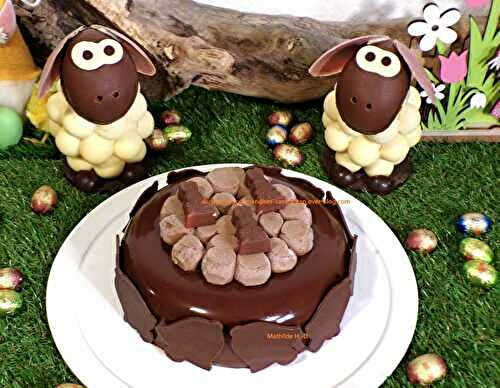 Entremets de Pâques chocolat, noisette, caramel d'après Julien Lousteau : croustillant, biscuit chocolat noir, crémeux chocolat noisette, crémeux caramel fleur de sel, mousse chocolat noir