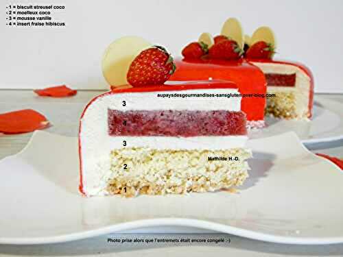 Entremets Fraise Coco Hibiscus d'après Sandrine Baumann Hautin : biscuit streusel coco, moelleux coco, insert fraise hibiscus, mousse vanille