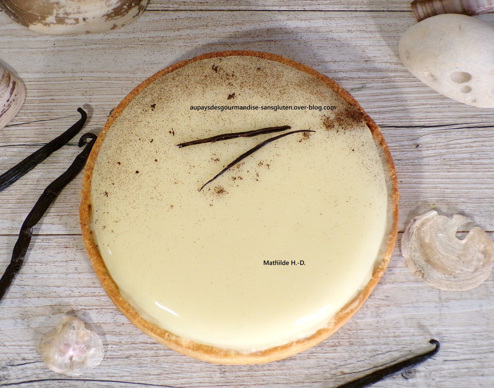 Tarte Infiniment Vanille d'après Pierre Hermé : pâte sablée, ganache vanille, biscuit cuillère imbibé d'un sirop vanille, crème montée vanille