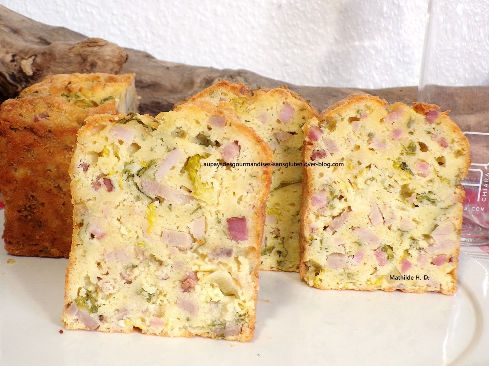 Cake César d'après Sophie Dudemaine : blanc de poulet rôti, lardons fumés, sucrine