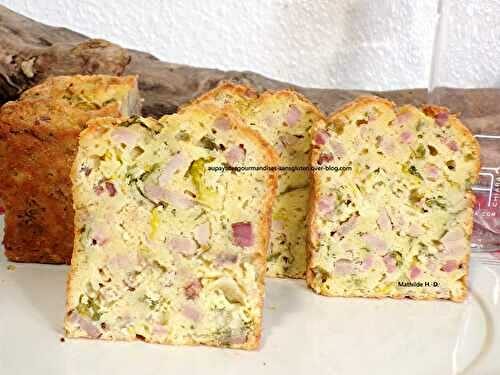 Cake César d'après Sophie Dudemaine : blanc de poulet rôti, lardons fumés, sucrine