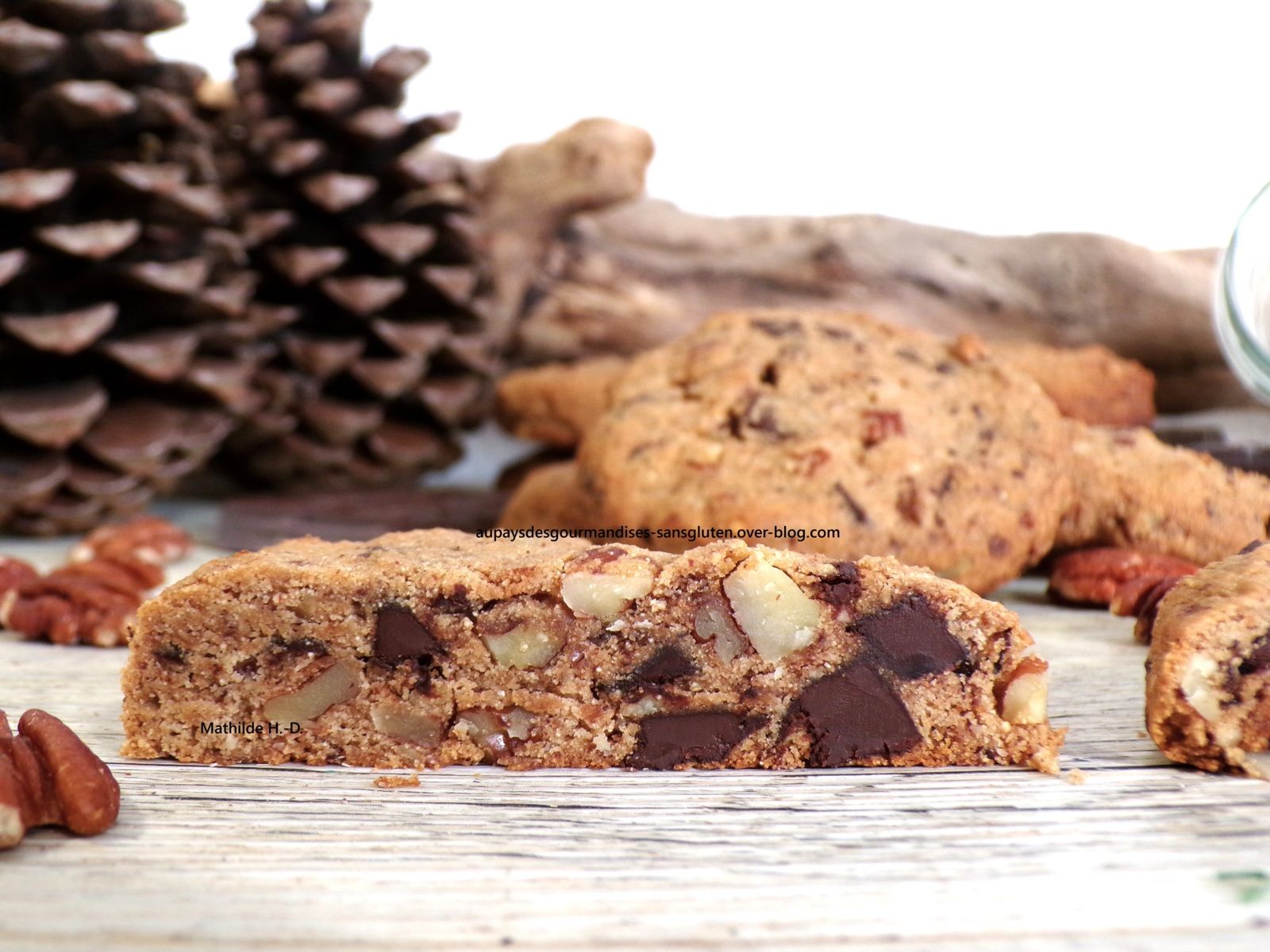 Cookies à la farine de châtaigne, éclats de noix de pécan et pépites de chocolat noir