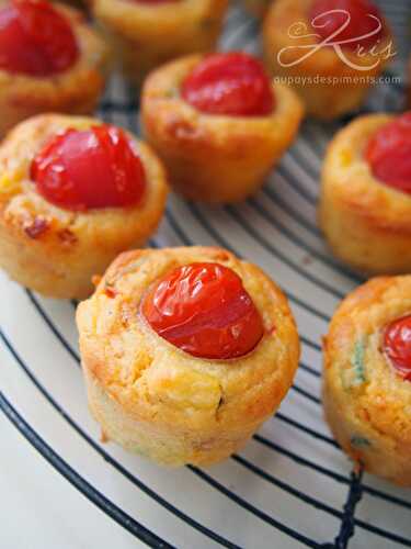 Mini-cakes au curry vert et aux tomates cerises