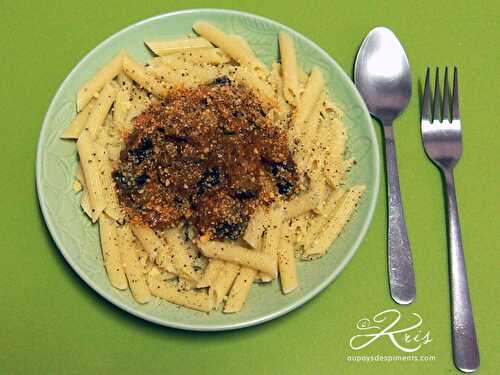 Penne sauce au curry rouge, lardons et aubergines