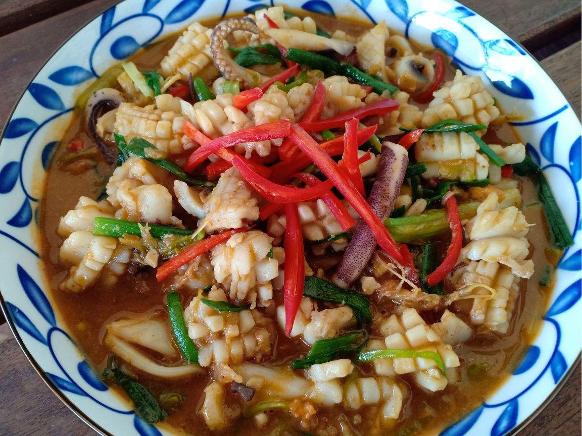 Calmars sautés aux oeufs salés