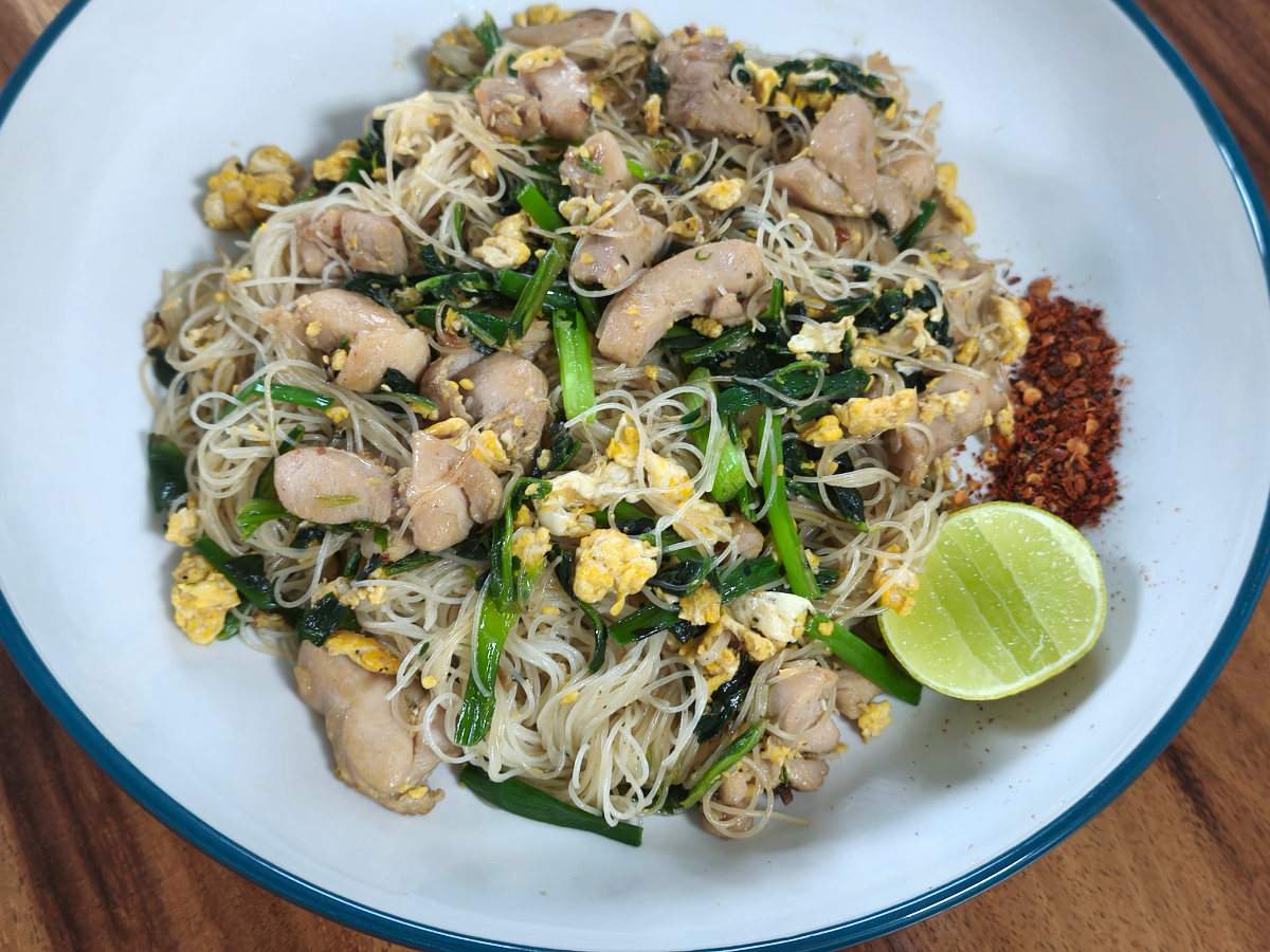 Vermicelles de riz sautées au poulet