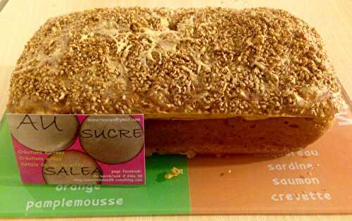 CAKE SALE AU POULET ROTI, CAROTTES RAPEES, GRUYERE ET GRAINES DE SESAME TOASTEES