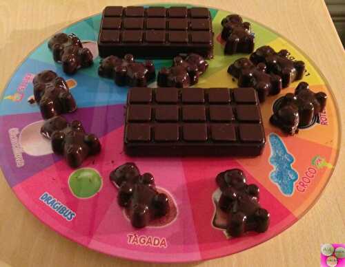 OURSONS EN GUIMAUVE A LA FRAISE BONBON ENROBES DE CHOCOLAT NOIR