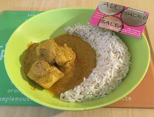 POULET MARINE COCO CURRY ET SON CROISSANT DE RIZ