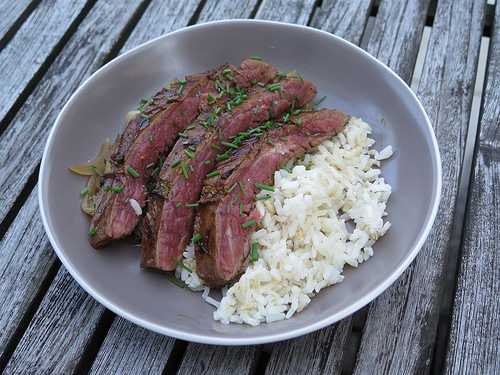 Bavette à la fondue d'oignons, marinade au curry