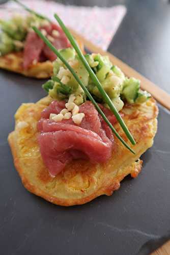 Blinis au maïs, salsa épicée & carpaccio de boeuf