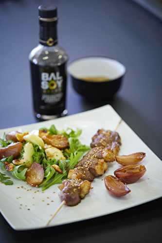 Brochettes de canard au Balsoy, échalotes confites au vinaigre balsamique