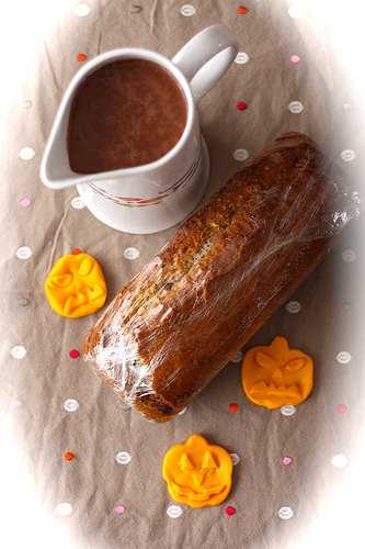 Cake chocolat & potiron, sauce chocolat noir pour Halloween