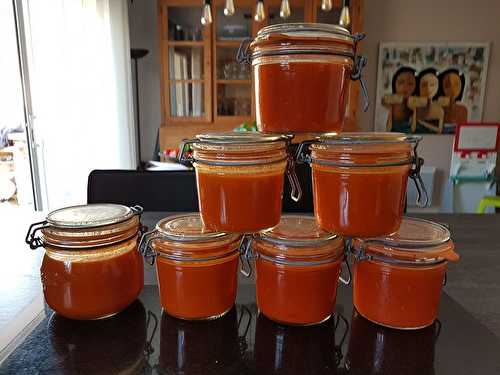 Conserves de sauce tomate maison