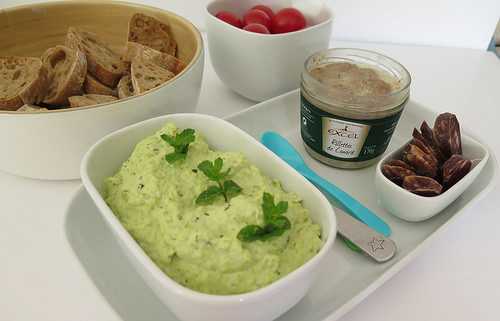 Dis j'en fais quoi des légumes de l'Amap ? Une tartinade de fèves à la menthe !