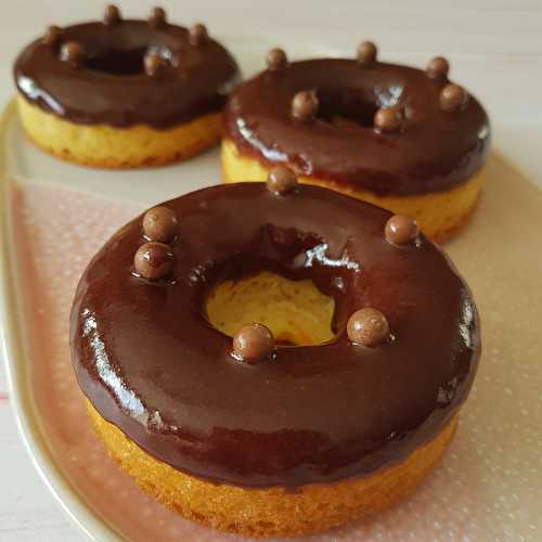 Donuts au four, dans le moule à Hoops Tupperware