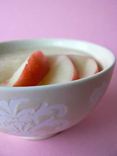 Entremet amandes, soja, jasmin et coulis de pêches blanche