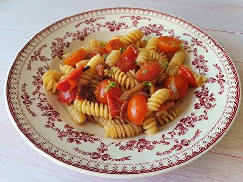 Fusilli aux deux tomates et lard fumé