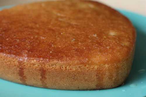 Gâteau au citron jaune & amandes, imbibé de sirop au citron