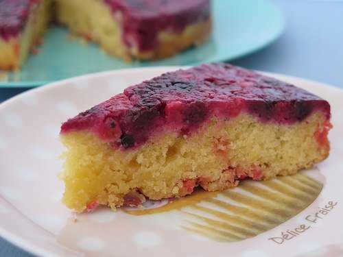 Gâteau moelleux amandes & fruits rouges, selon Pierre Hermé