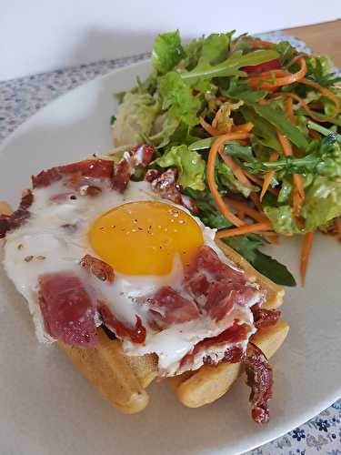 Gaufres salées au piment, œuf au plat à la coppa