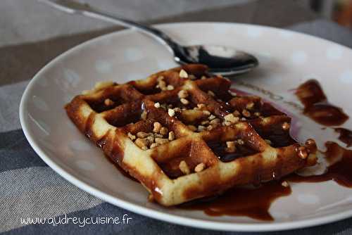 Gaufres, sauce chocolat & noisette