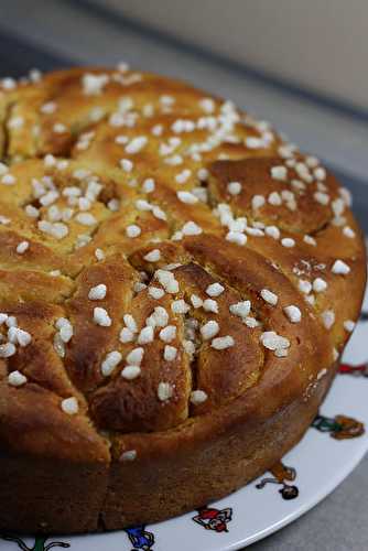 Grosse brioche à la cannelle