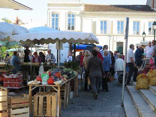 Le marché de Saint-Jean d'Angely I Charente Maritime