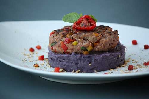 Le steak haché -purée revisité, plein de couleurs et de saveurs d'été