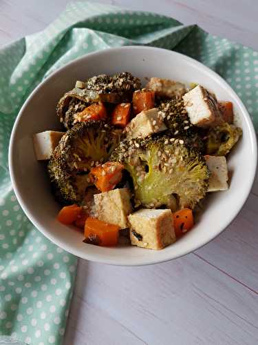 Légumes et tofu rôtis, sauce au lait de coco au curry