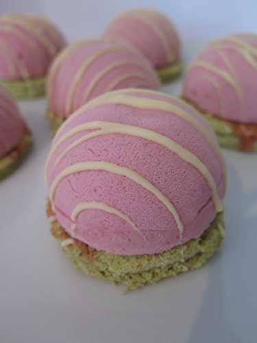 Mousses à la framboise & biscuit cuillère au thé vert