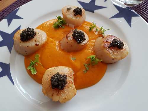 Noix de Saint Jacques, caviar & purée de butternut au yuzu