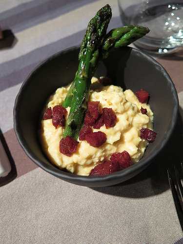 Oeufs brouillés aux asperges