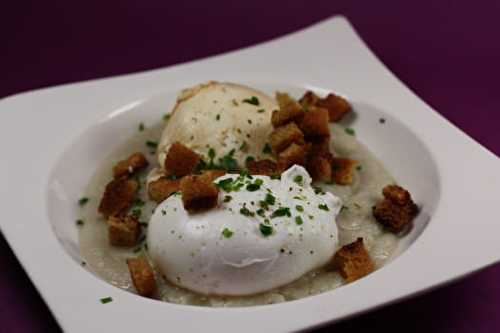 Oeufs pochés, purée de topinambour à la truffe