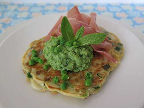 Pancakes aux oignons nouveaux, tartinade de petits pois à la menthe