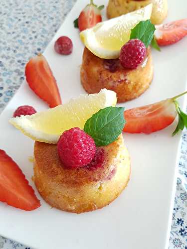 Petits gâteau moelleux au citron & framboises