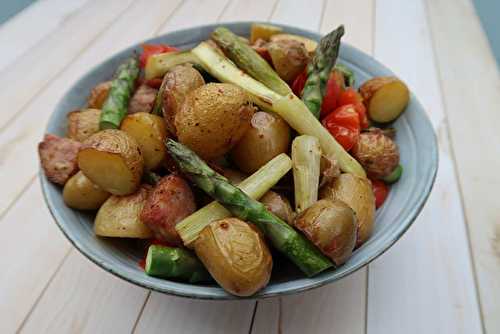 Pommes de terres primeurs aux saucisses & asperges