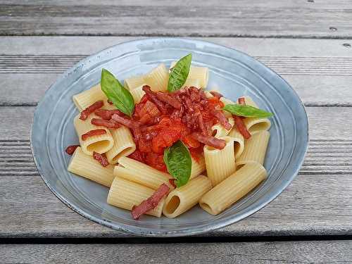 Rigatoni à la concassée de tomates au basilic