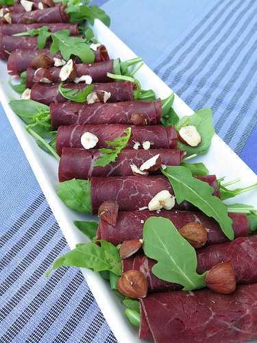 Rouleaux de viande de grison à la roquette