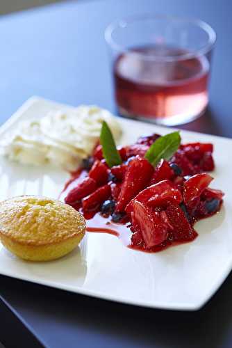 Salade de fruits rouges, financiers aux amandes & citron