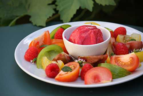 Salade de tomates multicolores aux framboises