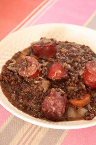 Saucisse de morteau aux lentilles et au choux chinois