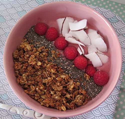 Smoothie bowl tout rose, figues & framboises