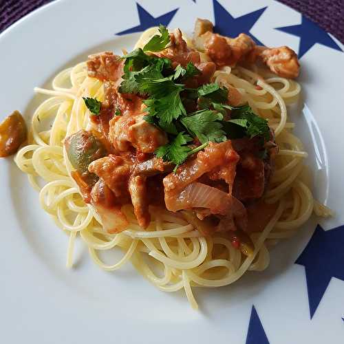 Spaghettis sauce poulet & crème à la tomate