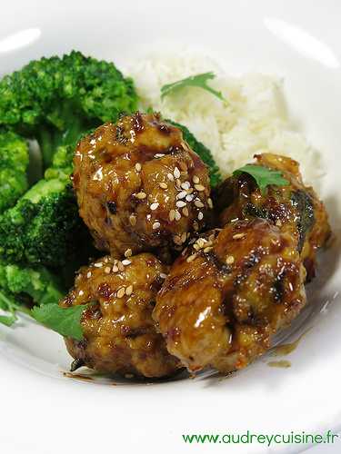 Sticky meat balls, les boulettes de poulet caramélisées au gingembre et à la coriandre