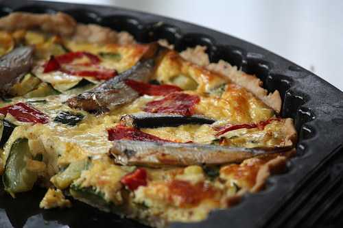 Tarte aux courgettes, piquillos & mini sardines